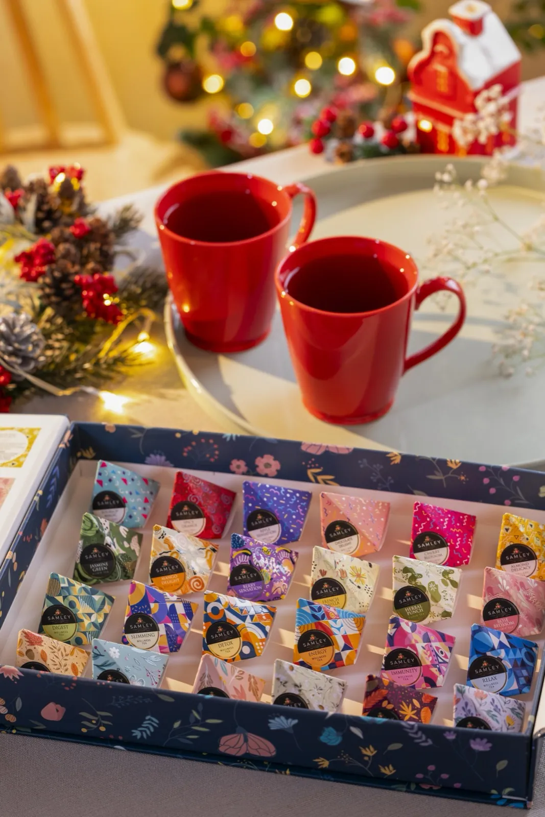 24 Pyramid Tea Bags with Envelops on a Presenter - Holiday Fantasy