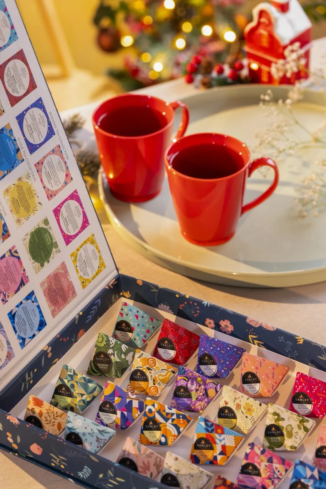 24 Pyramid Tea Bags with Envelops on a Presenter - Holiday Fantasy