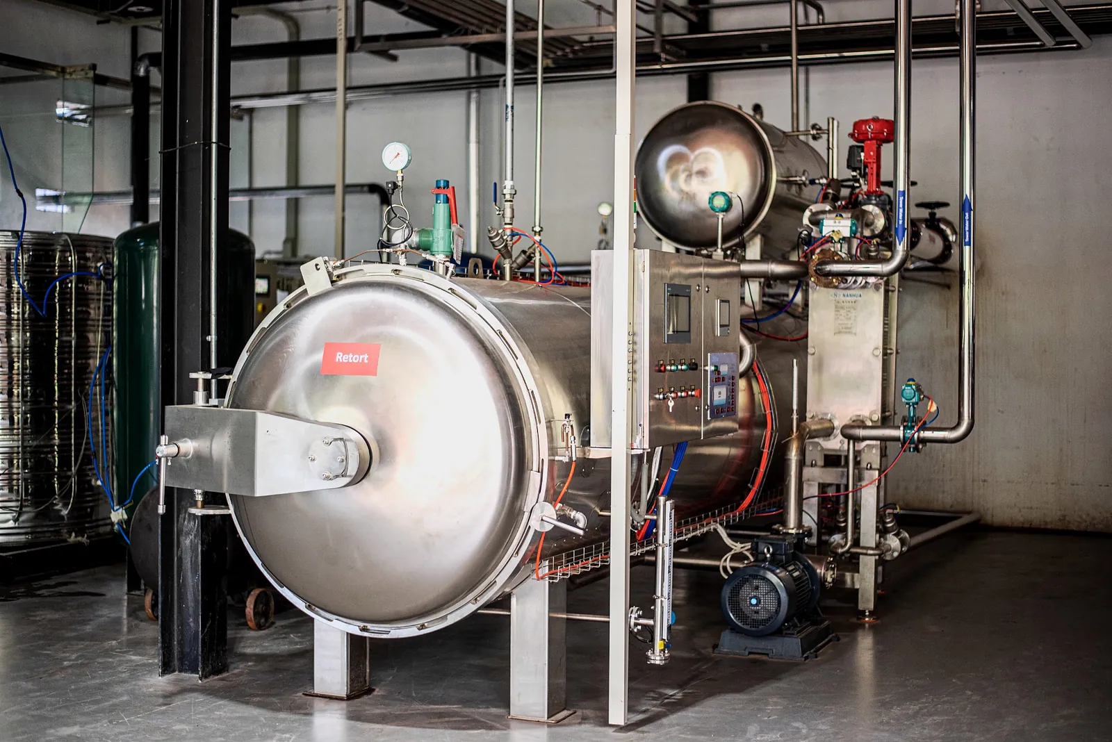 Retort steriliser vessel used for thermal processing of filled cans